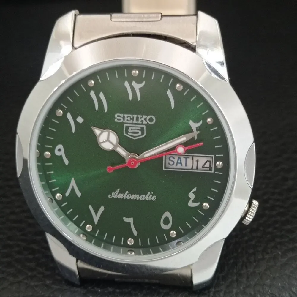 Vintage 1975 Seiko Automatic Mens Silver Watch W/daydate & White accents
